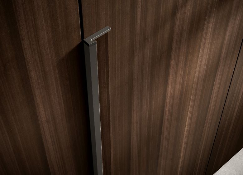 Custom wardrobe — Vertical door handle
