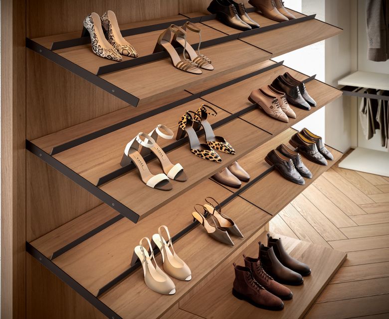 Custom wardrobe — Angled shoe shelves