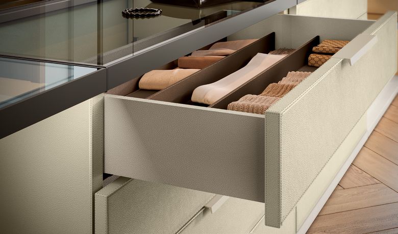 Custom wardrobe — Drawer with dividers