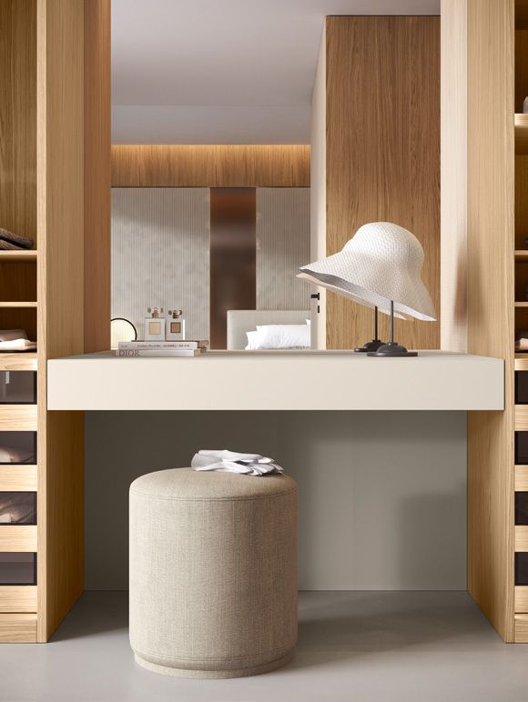 Custom wardrobe — Vanity and pouf
