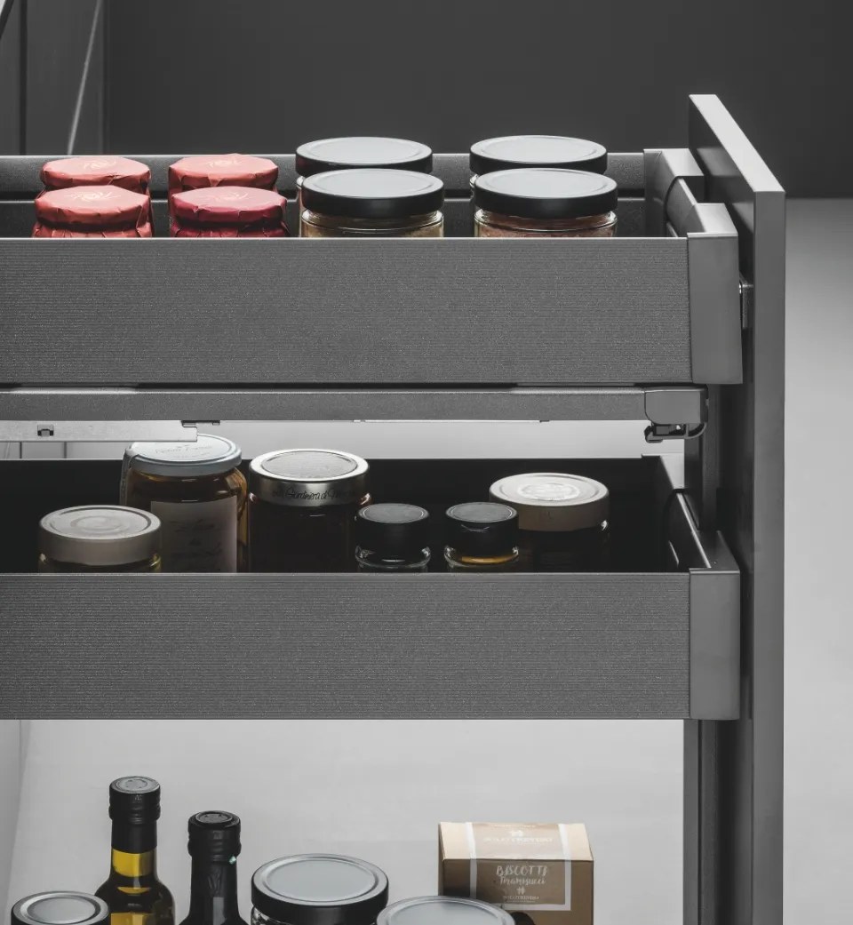Urban 3-tier pull-out — catalog photo
