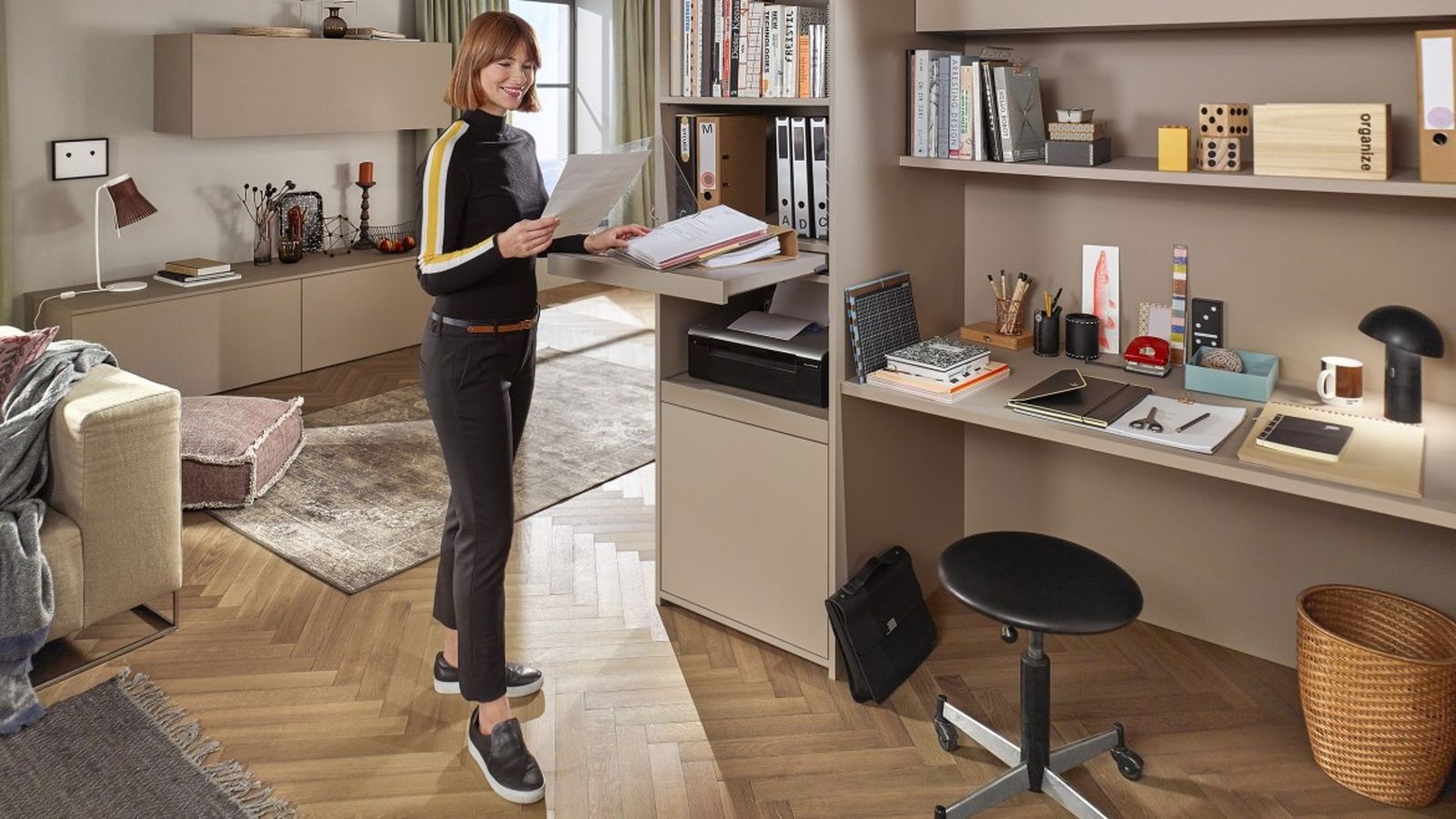 Pull-out shelf lock — catalog photo