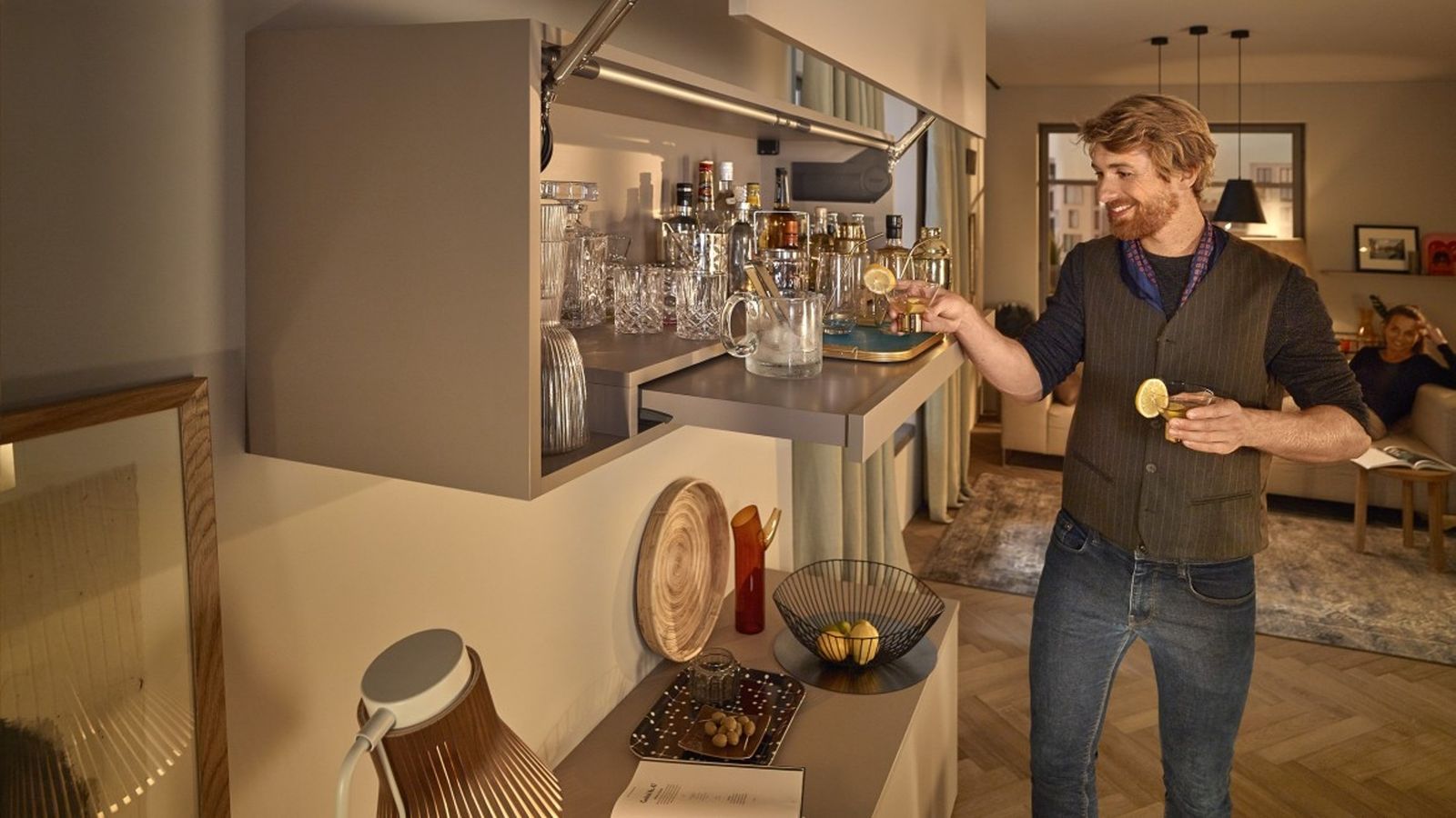 Pull-out shelf lock — catalog photo