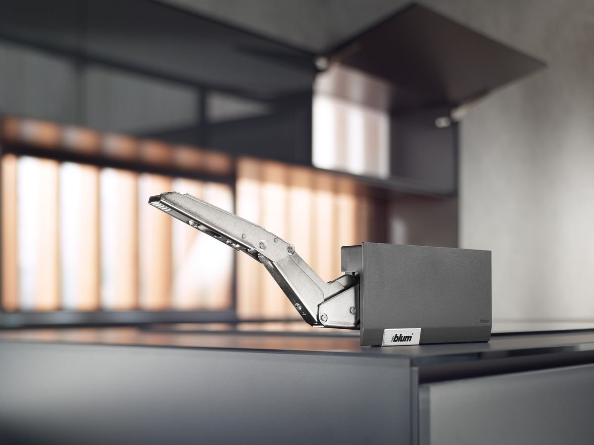 AVENTOS HK top — catalog photo