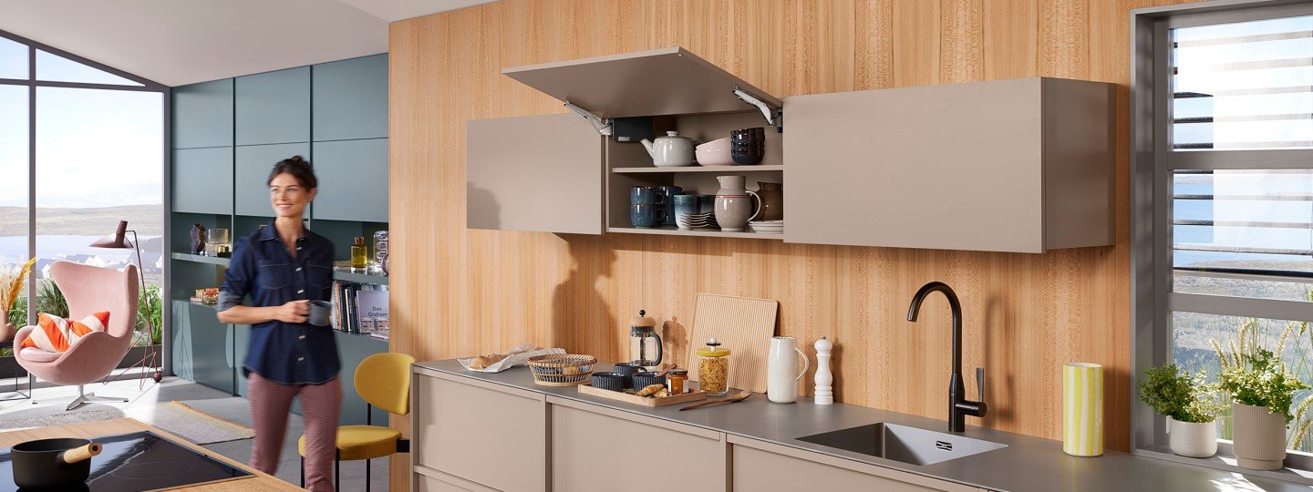 AVENTOS HK top