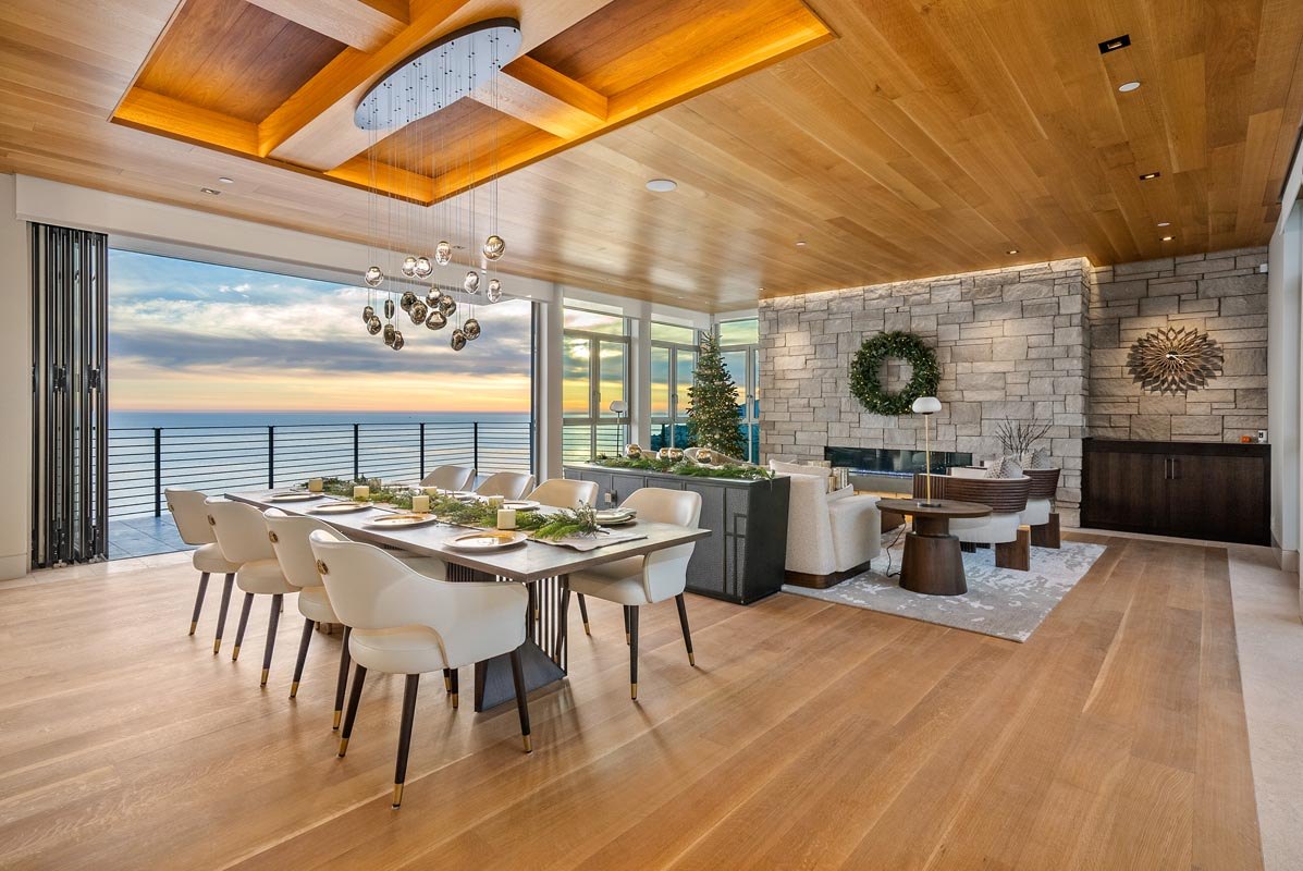Dining table against the glass wall to the ocean
