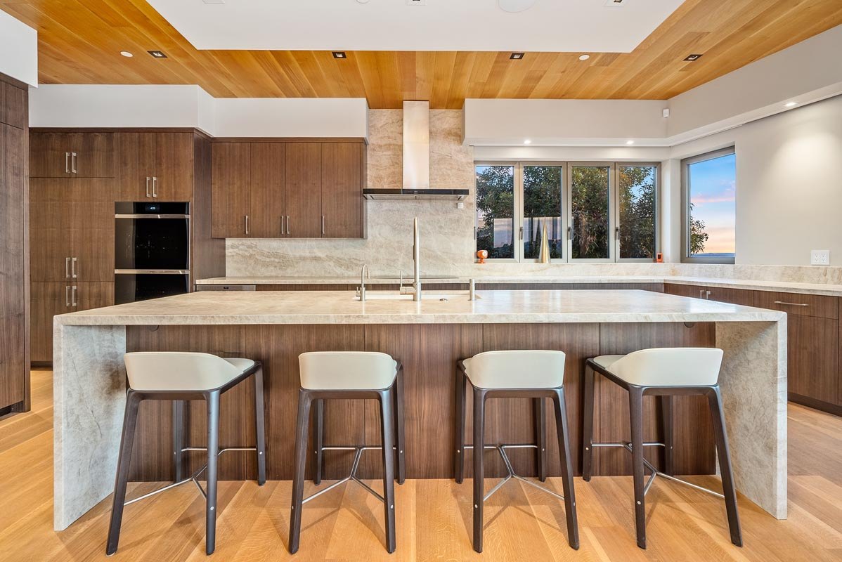 The island breakfast bar with mitred quartzite waterfall ends